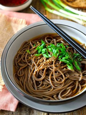  Bazhong Soba Noodles: En Umami-Laden Explosionsav Smaker och Texturer i Varje Bett!