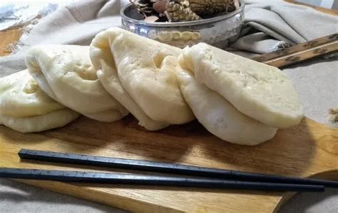   Lianzhou Zhuanchang Bao: Ett smakfullt äventyr med kryddstark buljong och möraBao-bröd!