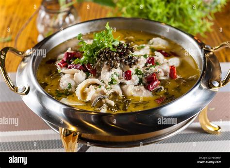  Spicy Steamed Fish with Pickled Cabbage: Enticing Umami Depths Meets Tangy Zest for a Taste Sensation